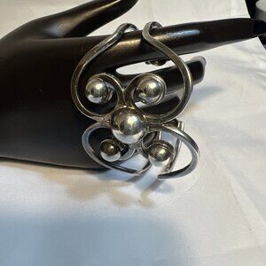 Vintage Sterling Silver Cuff Bracelet Women's Open Heart Swirl Scroll 28.2gr.